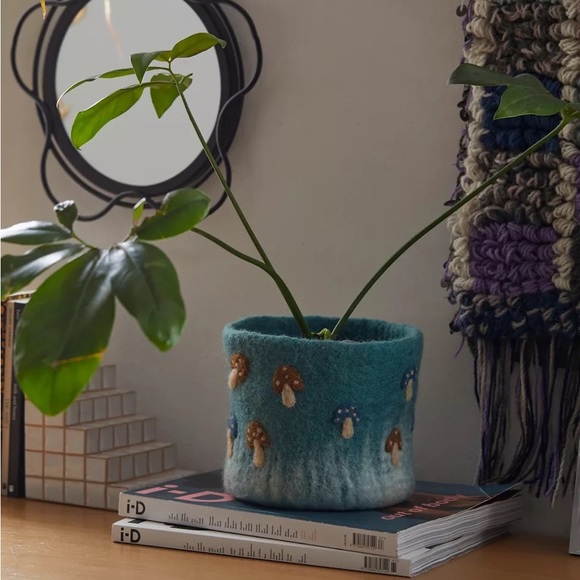 UO Mushroom Felted Planter Cover, Green, NWT - Picture 2 of 10